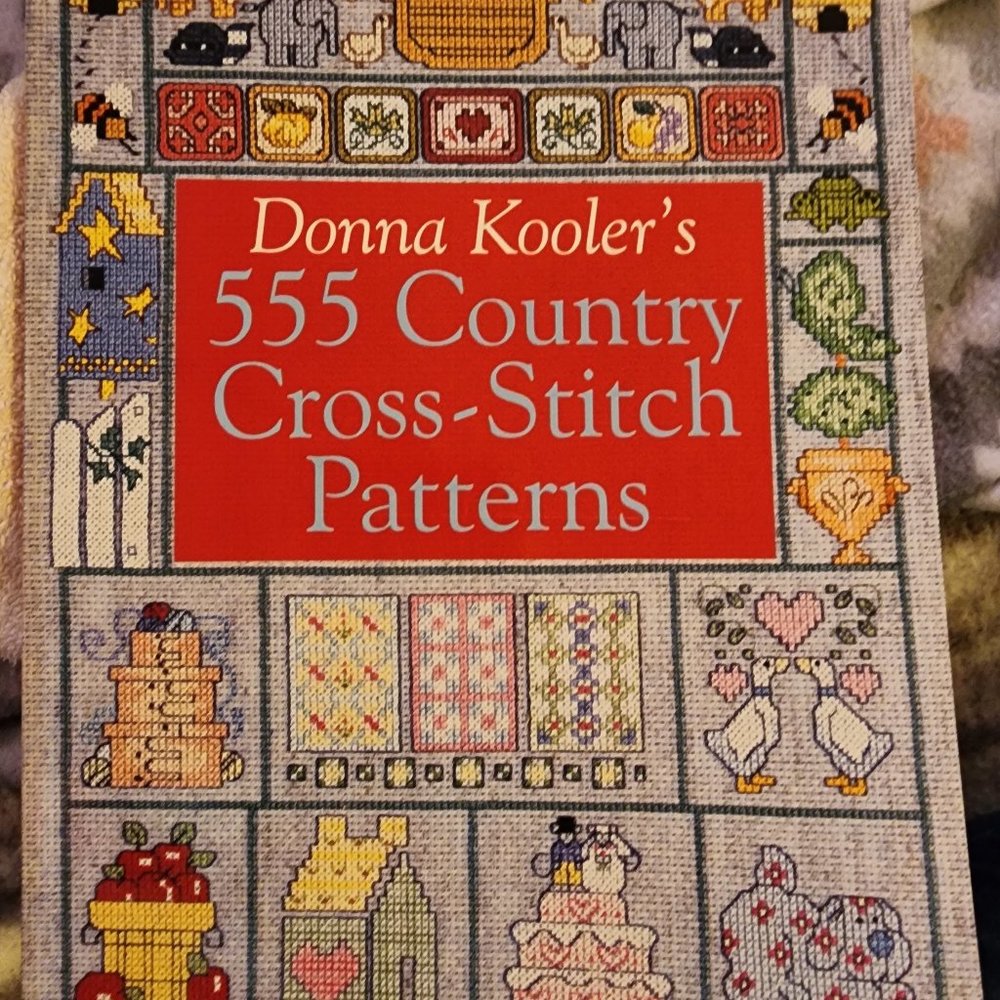 Donna Kooler's 555 Country Cross-Stitch Hardcover – June 30, 1998